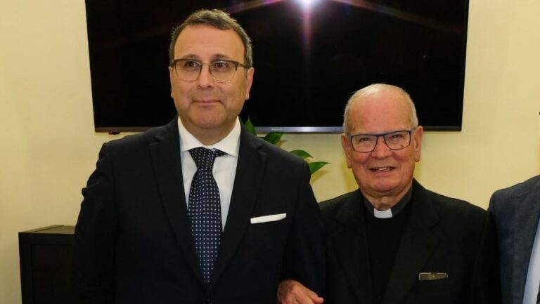 Il sindaco di Pagliara dott. Sebastiano Gugliotta e padre Santino Caminiti