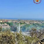 FOTO - Aci Catena, vasto incendio: ci si avvia verso la conclusione delle operazioni 5 Incendio Aci Catena 5