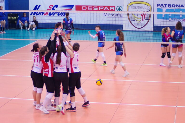 Festeggiamento punto Team Volley Messina Serie C Femminile