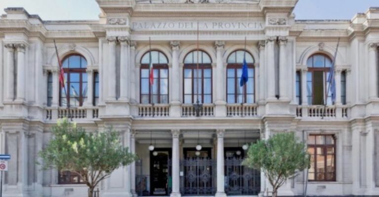 palazzo dei leoni sede della citta metropolitana di messina