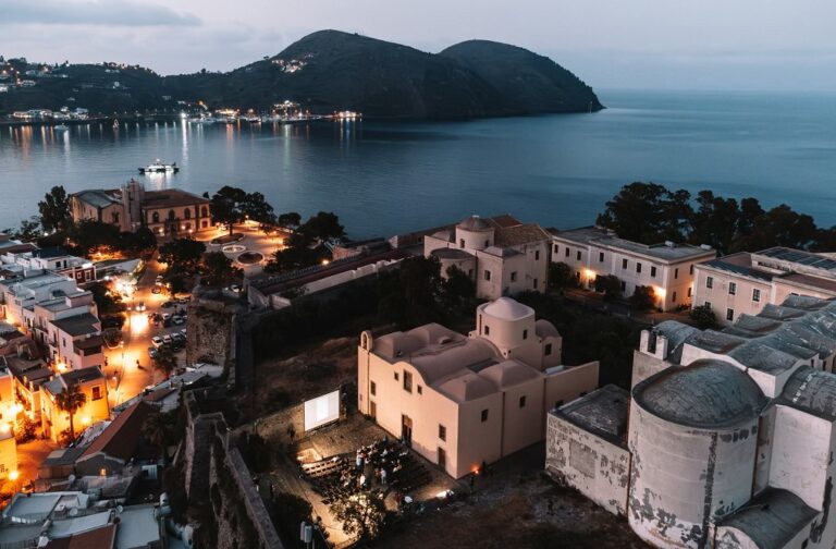 LIPARI Racconti destate Castello di Lipari foto darchivio lgt