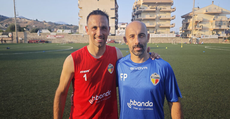 Manuel Pontet ed il fratello Fabio Ariel della Jonica FC in allenamento, la Jonica riparte