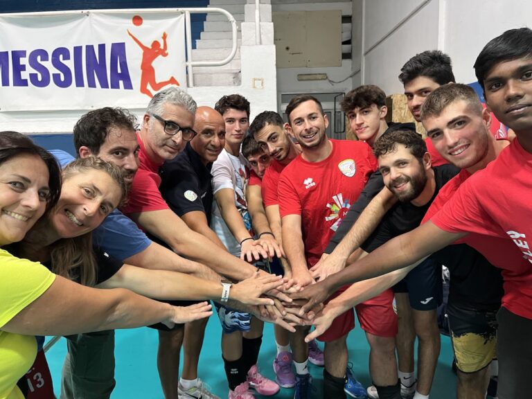 Squadra e dirigente Serie C maschile Team Volley Messina