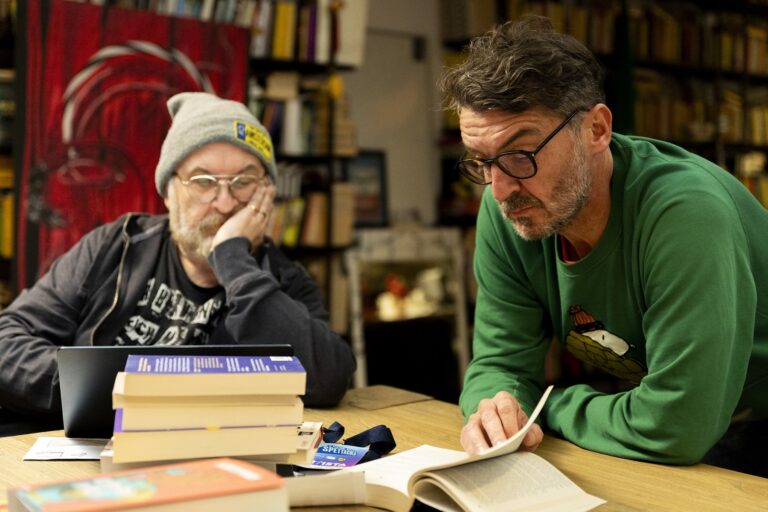 GORILLA sx Sandrone Dazieri e il regista Stefano Quaglia 1 ph. Xu Ruichi