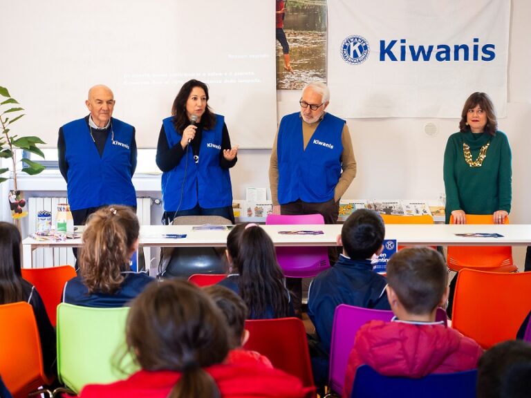 Zafferana Etnea. La pittura dei bambini insegna la forza e la resilienza della Natura: piantati due ciliegi a scuola, fioriranno in primavera GREEN 01 ph. Bonina