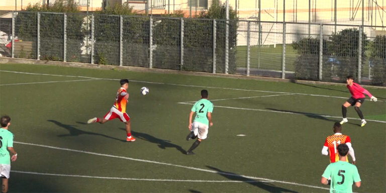 Maccarrone che si prepara al tiro che sbloca la partita