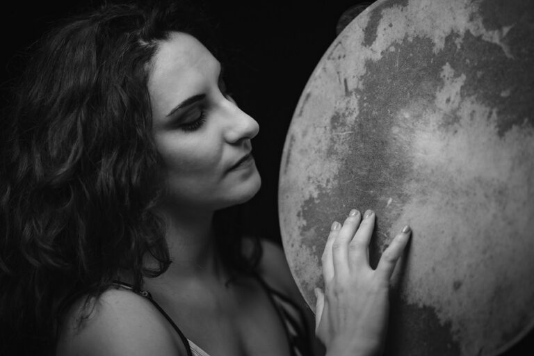 Santa Teresa di Riva. Francesca Incudine con “Radica” in scena domenica 21 dicembre al Nuovo Teatro Val d’Agrò francesca incudine 02