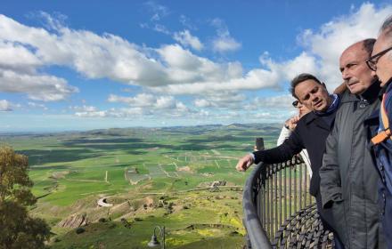 Niscemi. Ristori per l’affitto a 252 famiglie, Schifani: “La sinergia tra le istituzioni funziona” sopralluogo niscemi con schifani e ciciliano 1